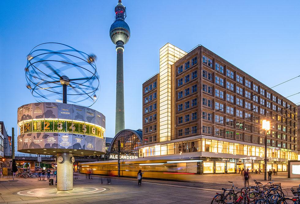 Berlin Alexanderplatz bei Nacht